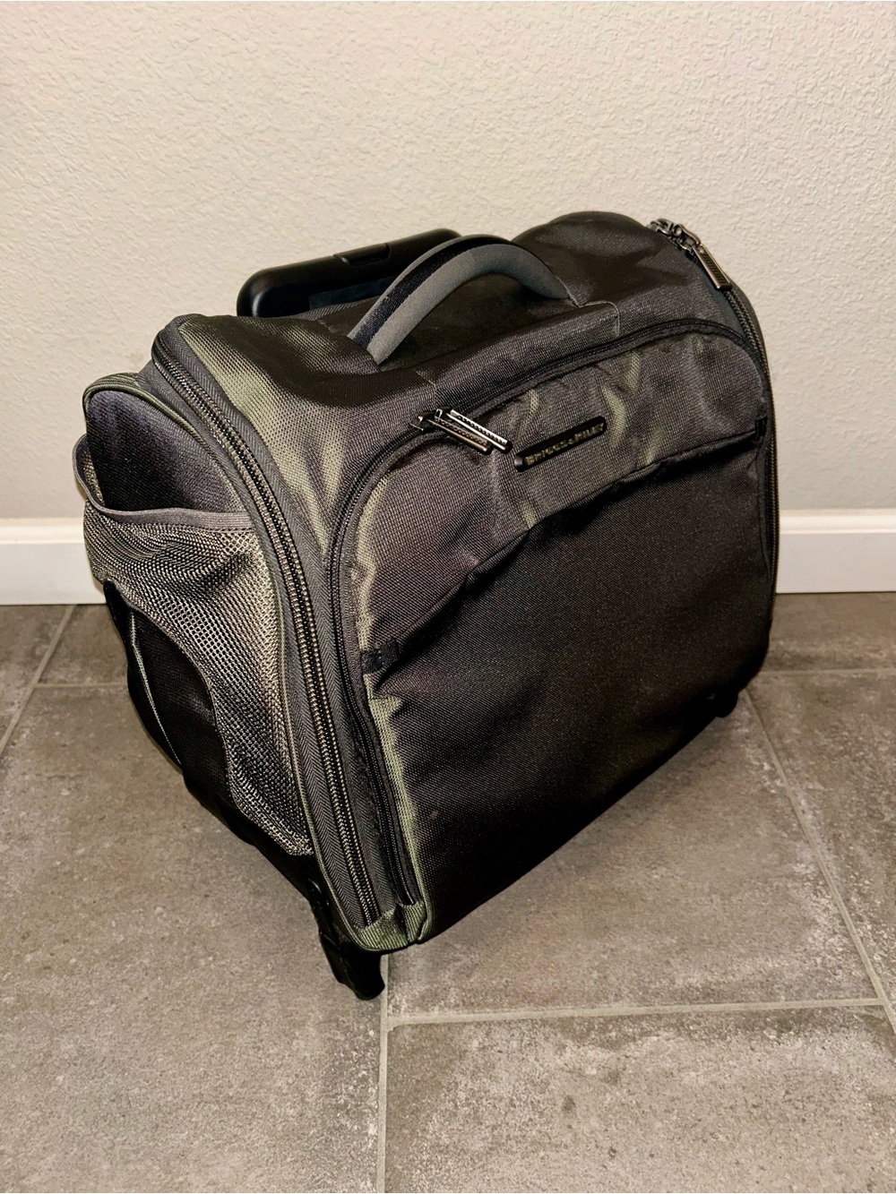 Briggs & Riley Olive Green Rolling Carry-On - Picture 9 of 13